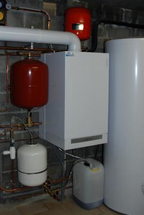 Viessmann - ChaudiÃ¨re Ã  condensation VITODENS 300 avec Chauffe-eau solaire VITOSOL 200